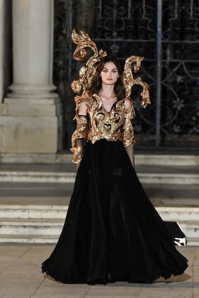 Paula Cioltean show Dolce & Gabbana Alta Moda July 2022 